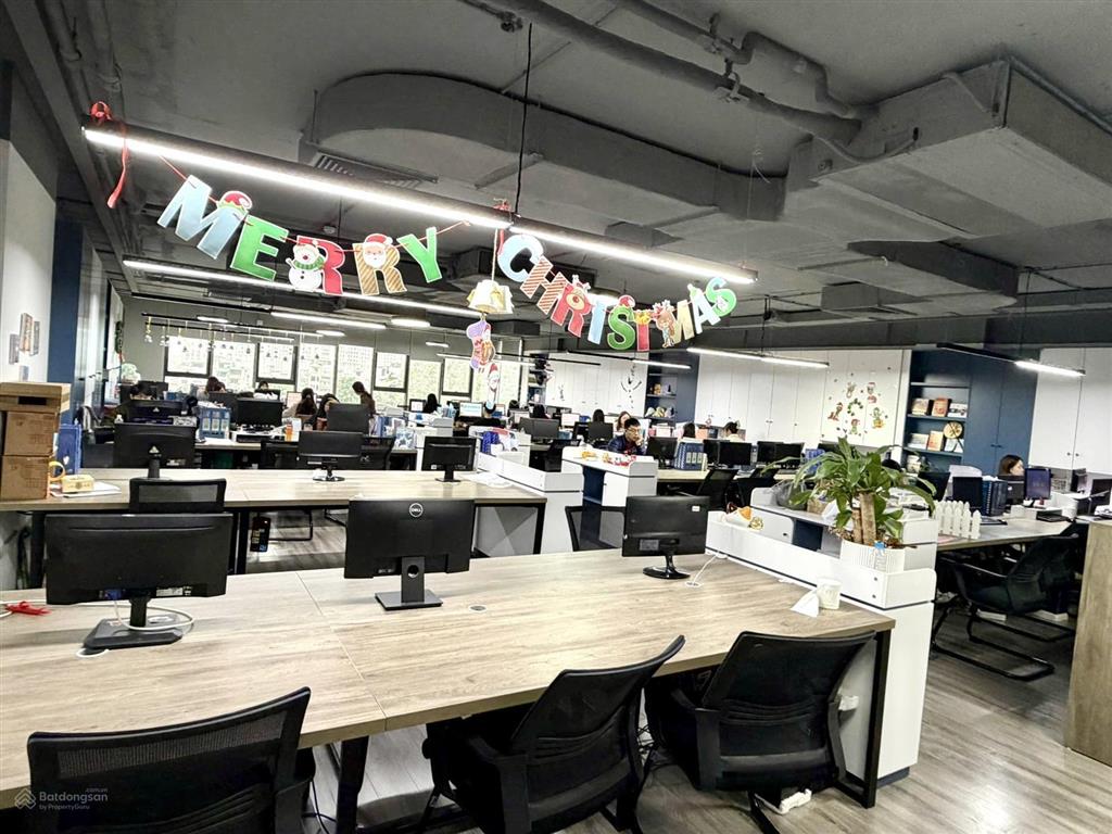 Sale sập sàn ! vp thanh xuân 230m2 giá 43tr/tháng, view hồ full nội thất