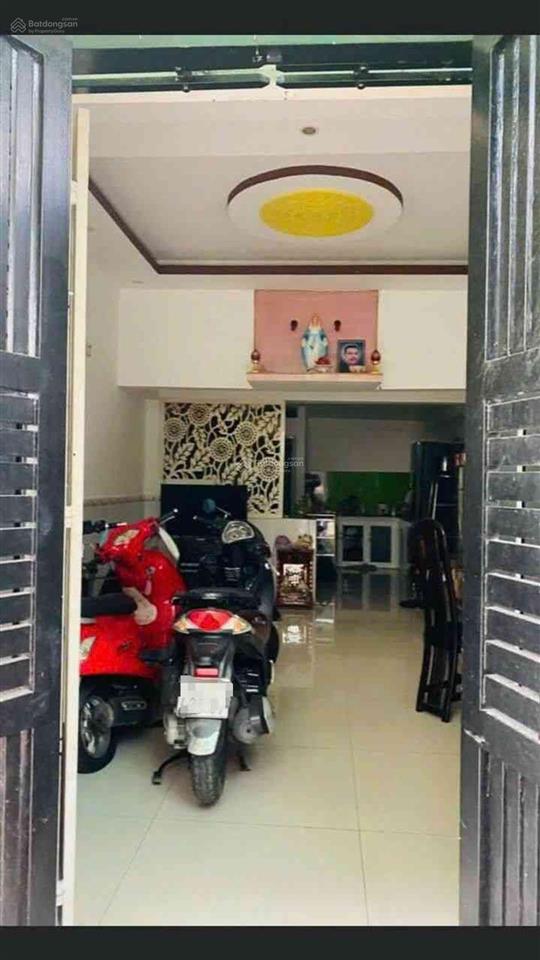 Hot, bán gấp nhà đẹp 4 tầng chiến lược btân, 40m2, hẻm 6m xe hơi tránh, chỉ nhỉnh 4 tỷ.