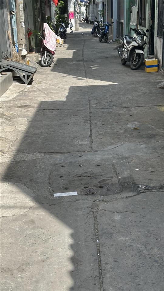 Hot, bán gấp nhà đẹp 2 tầng hương lộ 2 bình tân, 41m2, hẻm xe hơi ngay ngã tư 4 xã, chỉ nhỉnh 3 tỷ