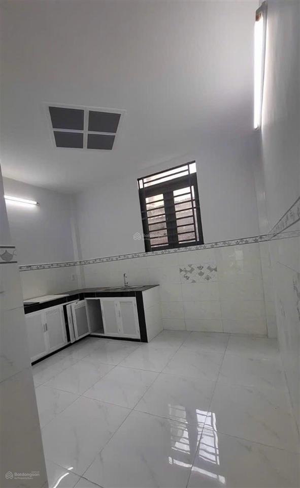 Hot, bán gấp nhà đẹp 2 tầng hương lộ 2 bình tân, 41m2, hẻm xe hơi ngay ngã tư 4 xã, chỉ nhỉnh 3 tỷ