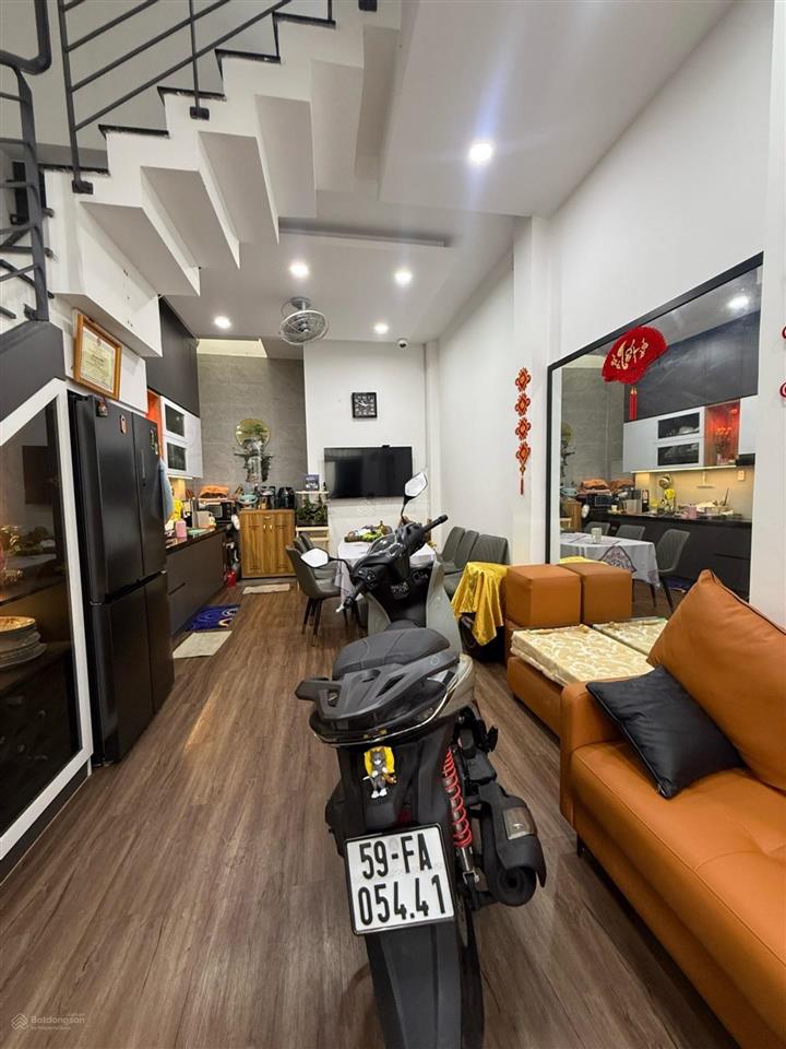 Hot, bán gấp nhà mới đẹp 4 tầng ni sư huỳnh liên tân bình, 40m2, hẻm 3,5m chỉ nhỉnh 4 tỷ.