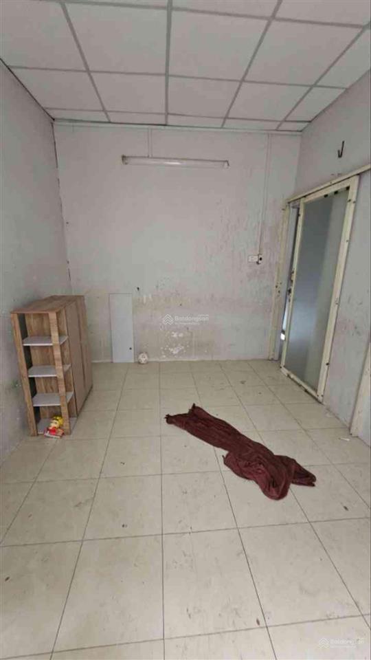 Hot, bán gấp nhà riêng hoàng văn thụ tân bình sát sân bay, 40m2, 2 tầng, hẻm xe hơi đỗ cửa, 5.x tỷ