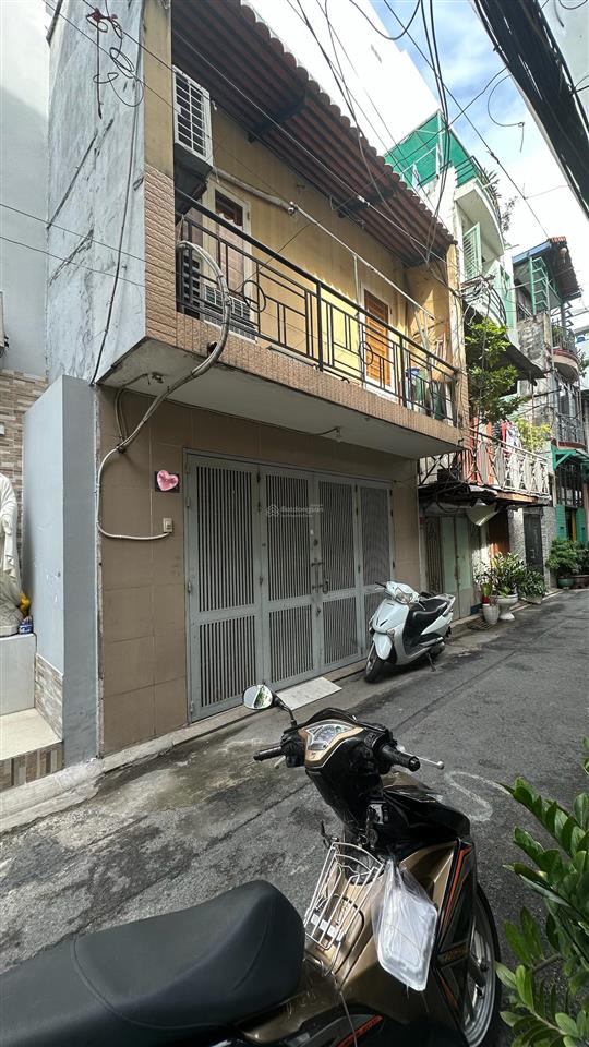 Hot, bán gấp nhà riêng hoàng văn thụ tân bình sát sân bay, 40m2, 2 tầng, hẻm xe hơi đỗ cửa, 5.x tỷ