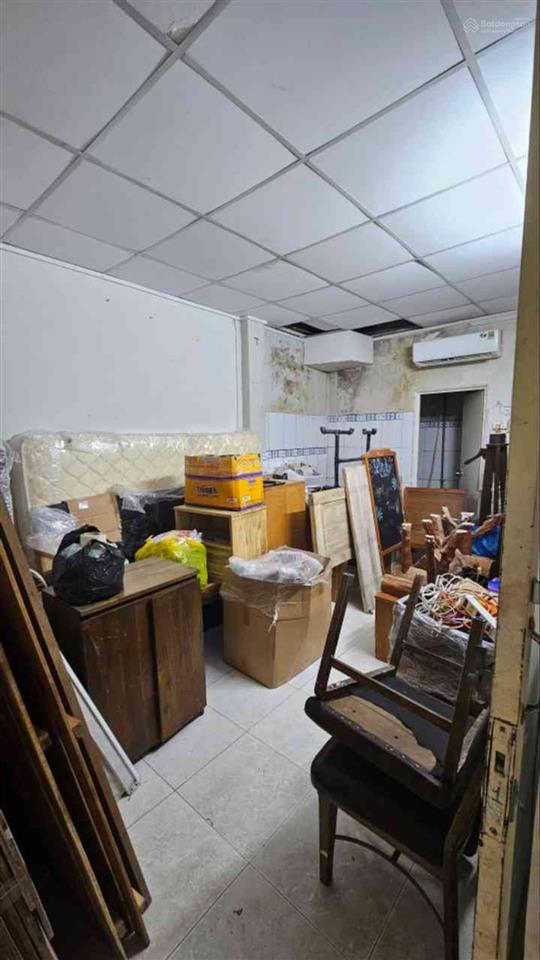 Hot, bán gấp nhà riêng hoàng văn thụ tân bình sát sân bay, 40m2, 2 tầng, hẻm xe hơi đỗ cửa, 5.x tỷ