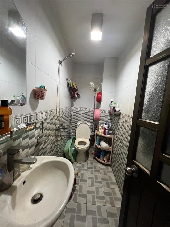 Hot, bán gấp nhà riêng 3 tầng mới đẹp gò xoài, 41m2, hẻm xe hơi cách mặt tiền 1 căn, chỉ hơn 3 tỷ.