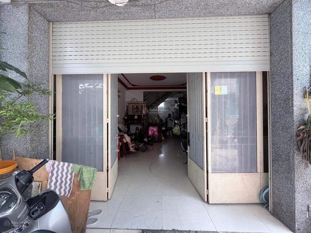 Hot, bán gấp nhà riêng 3 tầng tỉnh lộ 10 giáp quận 6, 48m2, hẻm xe hơi đỗ cửa, chỉ nhỉnh 4 tỷ xíu