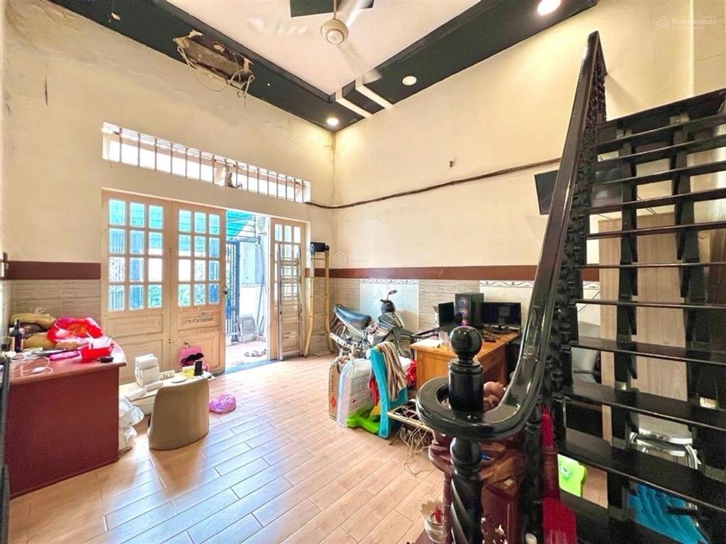 Hot, bán gấp nhà riêng mã lò, 60m2, 2 tầng hẻm xe hơi thông sát mặt tiền chỉ hơn 3 tỷ.