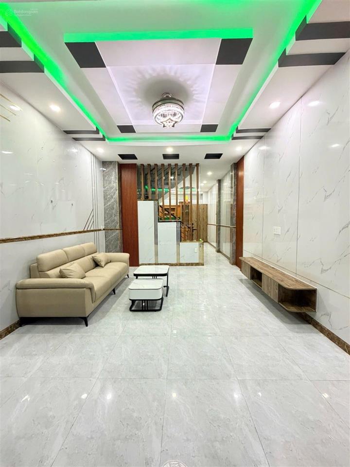 Hot, bán gấp nhà đẹp 4 tầng chiến lược btân, 60m2, hẻm xe hơi thông, chỉ hơn 5 tỷ.