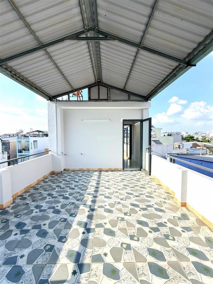 Hot, bán gấp nhà đẹp 4 tầng chiến lược btân, 60m2, hẻm xe hơi thông, chỉ hơn 5 tỷ.
