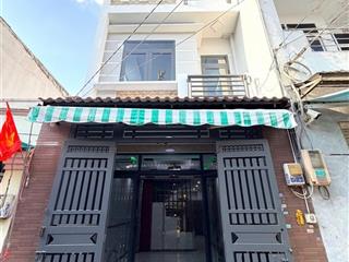 Hot, bán gấp nhà đẹp 4 tầng chiến lược btân, 60m2, hẻm xe hơi thông, chỉ hơn 5 tỷ.