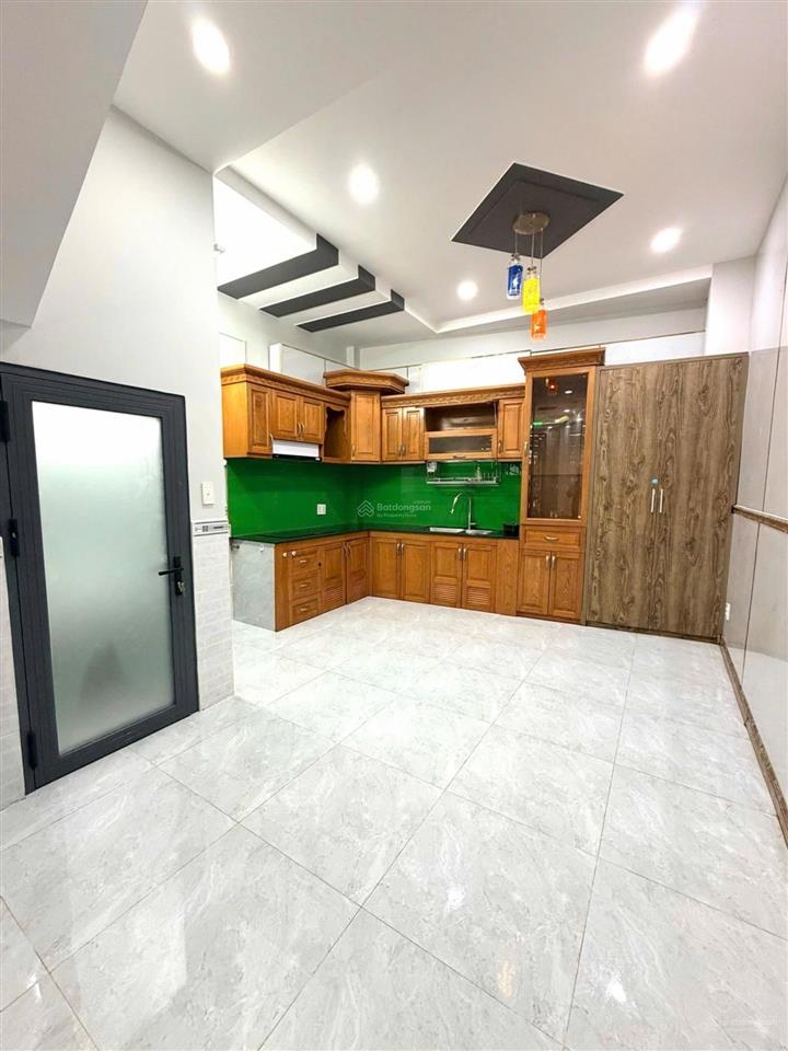 Hot, bán gấp nhà đẹp 4 tầng chiến lược btân, 60m2, hẻm xe hơi thông, chỉ hơn 5 tỷ.