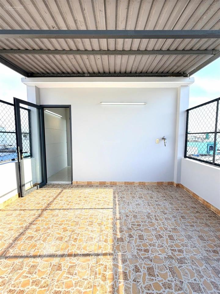 Hot, bán gấp nhà đẹp 4 tầng chiến lược btân, 60m2, hẻm xe hơi thông, chỉ hơn 5 tỷ.