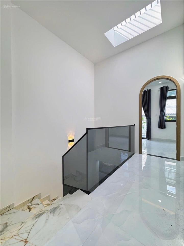 Hot, bán gấp nhà 2 tầng mới đẹp chiến lược bình tân, 49m2, hẻm xe hơi đỗ cửa, nhỉnh 5 tỷ