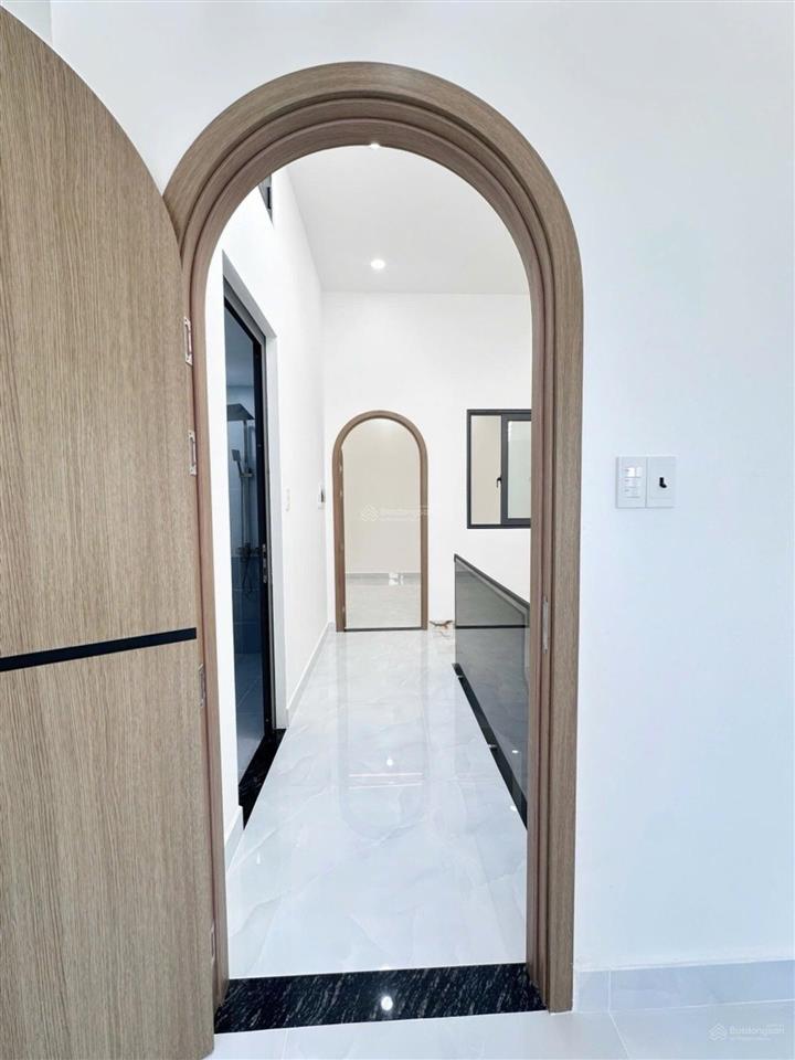 Hot, bán gấp nhà 2 tầng mới đẹp chiến lược bình tân, 49m2, hẻm xe hơi đỗ cửa, nhỉnh 5 tỷ