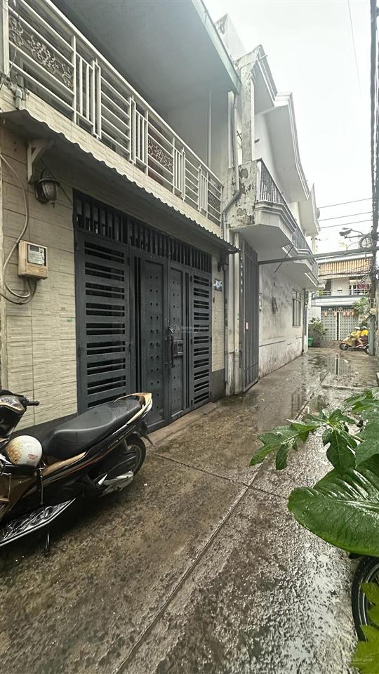 Bán gấp nhà riêng lê văn quới 49m2, 2 tầng đúc thật, cách mặt tiền 1 căn hẻm xe hơi đỗ cửa 4tỷ1