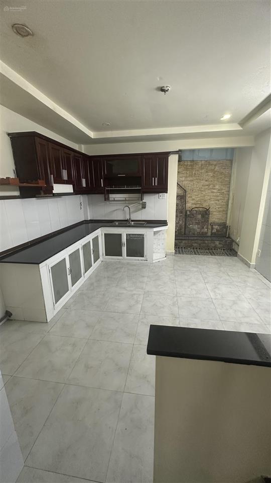Bán gấp nhà riêng lê văn quới 49m2, 2 tầng đúc thật, cách mặt tiền 1 căn hẻm xe hơi đỗ cửa 4tỷ1