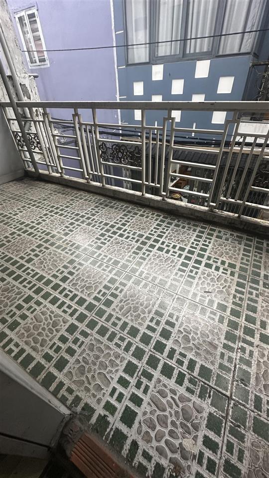 Bán gấp nhà riêng lê văn quới 49m2, 2 tầng đúc thật, cách mặt tiền 1 căn hẻm xe hơi đỗ cửa 4tỷ1
