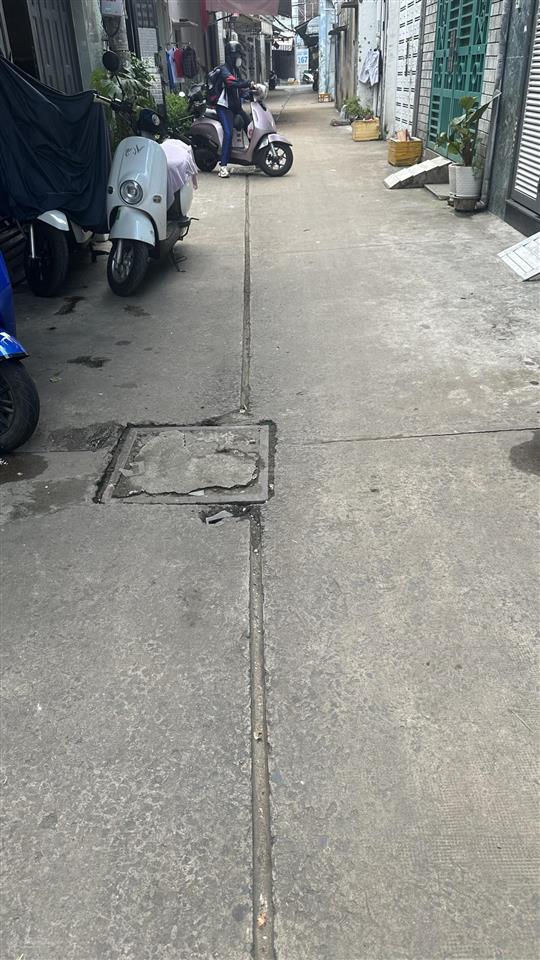 Hot, bán gấp nhà đẹp 3 tầng miếu bình đông, 45m2, hẻm xe hơi thông, 3 phòng ngủ, chỉ nhỉnh 4 tỷ.
