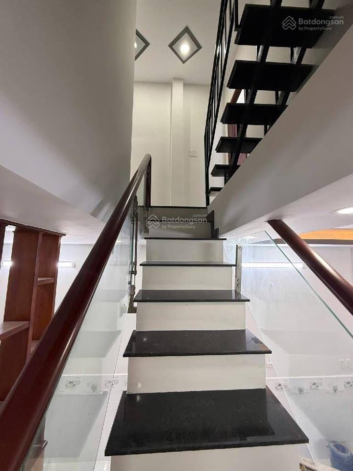 Hot, bán gấp nhà đẹp 3 tầng miếu bình đông, 45m2, hẻm xe hơi thông, 3 phòng ngủ, chỉ nhỉnh 4 tỷ.