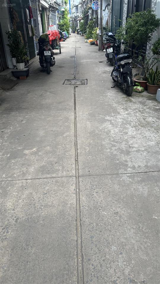 Hot, bán gấp nhà đẹp 3 tầng miếu bình đông, 45m2, hẻm xe hơi thông, 3 phòng ngủ, chỉ nhỉnh 4 tỷ.