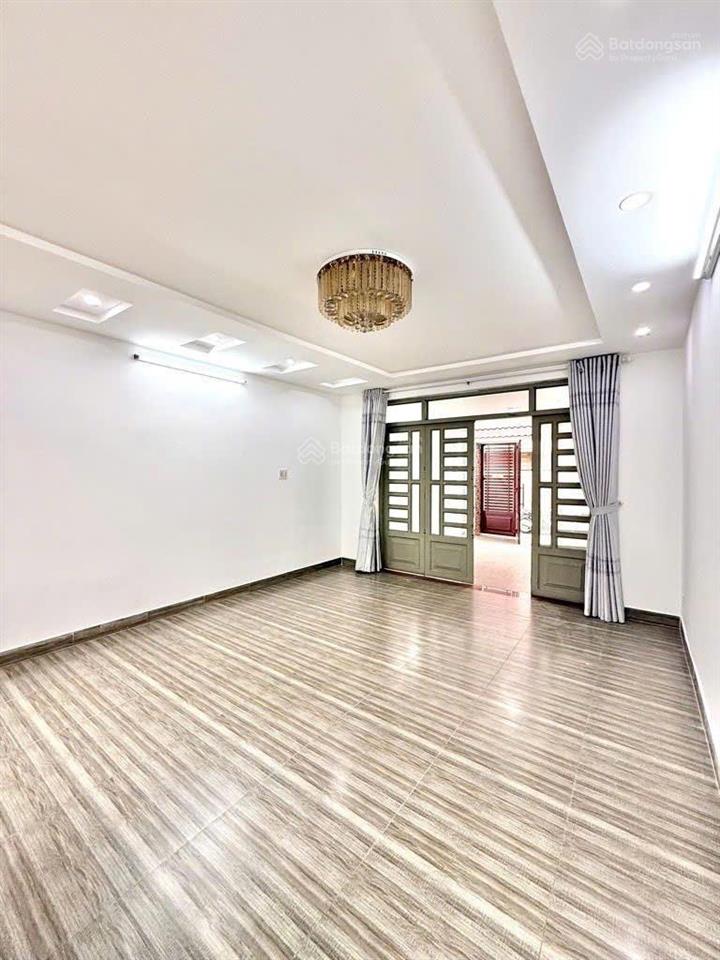 Hxh nguyễn kiệm  phú nhuận  2 tầng lầu  92m2 (4.7x19.5)  sát mặt tiền