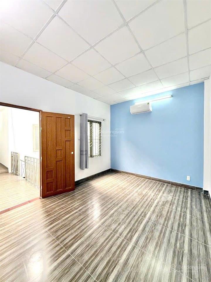 Hxh nguyễn kiệm  phú nhuận  2 tầng lầu  92m2 (4.7x19.5)  sát mặt tiền