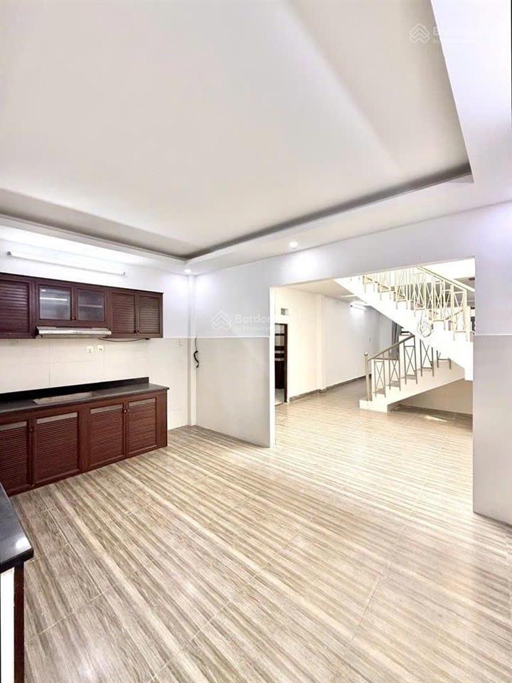 Hxh nguyễn kiệm  phú nhuận  2 tầng lầu  92m2 (4.7x19.5)  sát mặt tiền