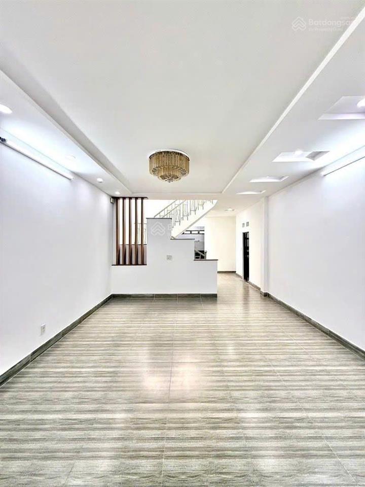 Hxh nguyễn kiệm  phú nhuận  2 tầng lầu  92m2 (4.7x19.5)  sát mặt tiền