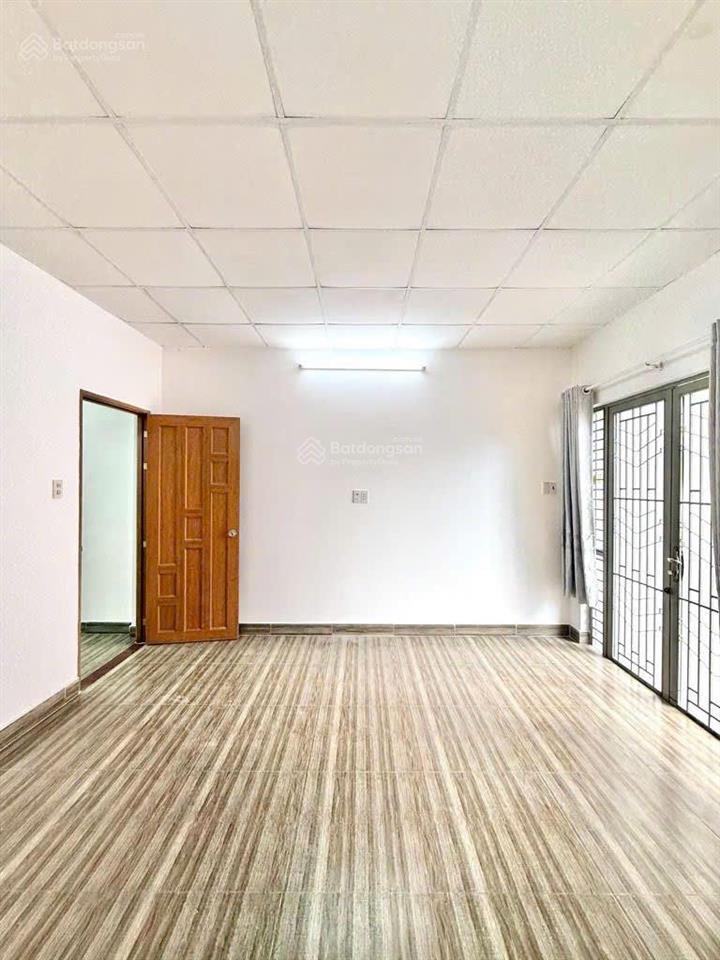 Hxh nguyễn kiệm  phú nhuận  2 tầng lầu  92m2 (4.7x19.5)  sát mặt tiền