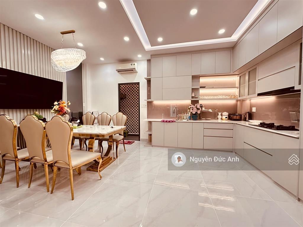 (6m*18m) btct 4tầng 5pn master, 1sẹc xe tải thông, 3căn ra mt, chủ xây ở nội thất thang máy cao cấp