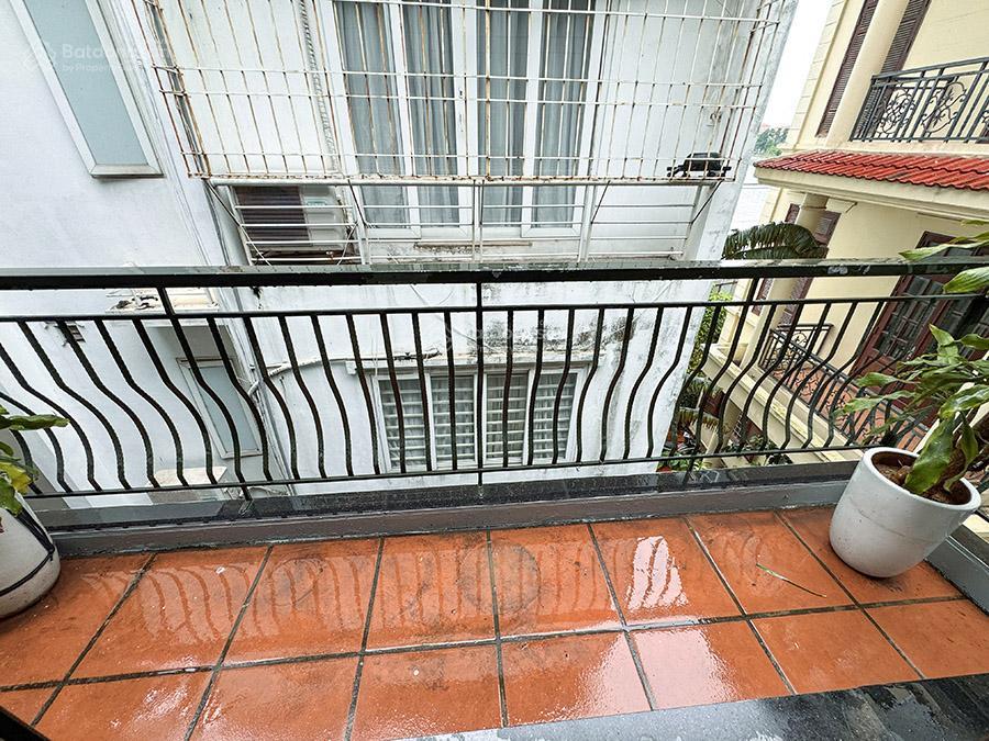 Cho thuê nhà riêng 4 pn rộng rãi tại tây hồ