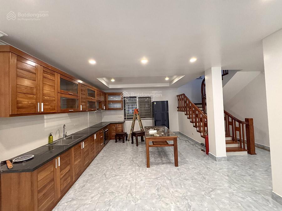 Cho thuê nhà riêng 4 pn rộng rãi tại tây hồ