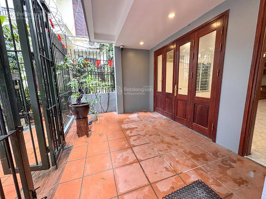Cho thuê nhà riêng 4 pn rộng rãi tại tây hồ