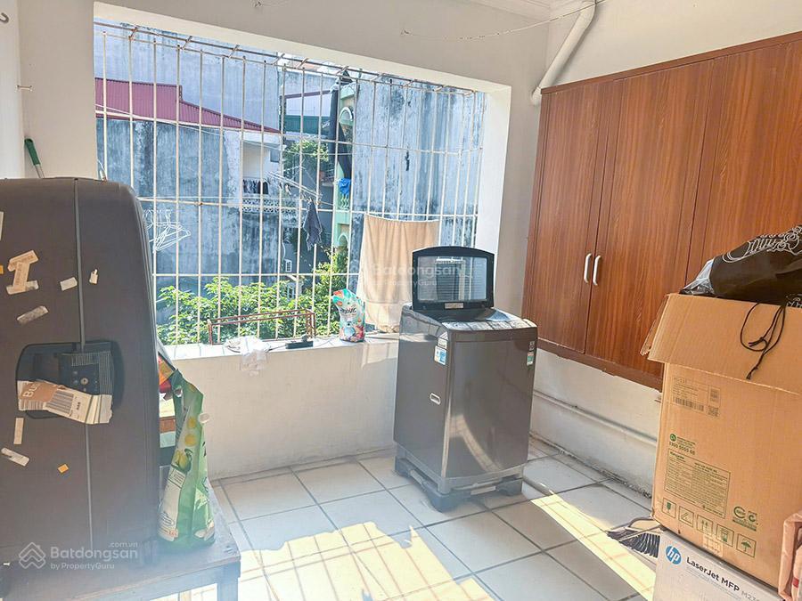 Cho thuê nhà riêng 3pn tại tứ liên, có gara ô tô và sân trước