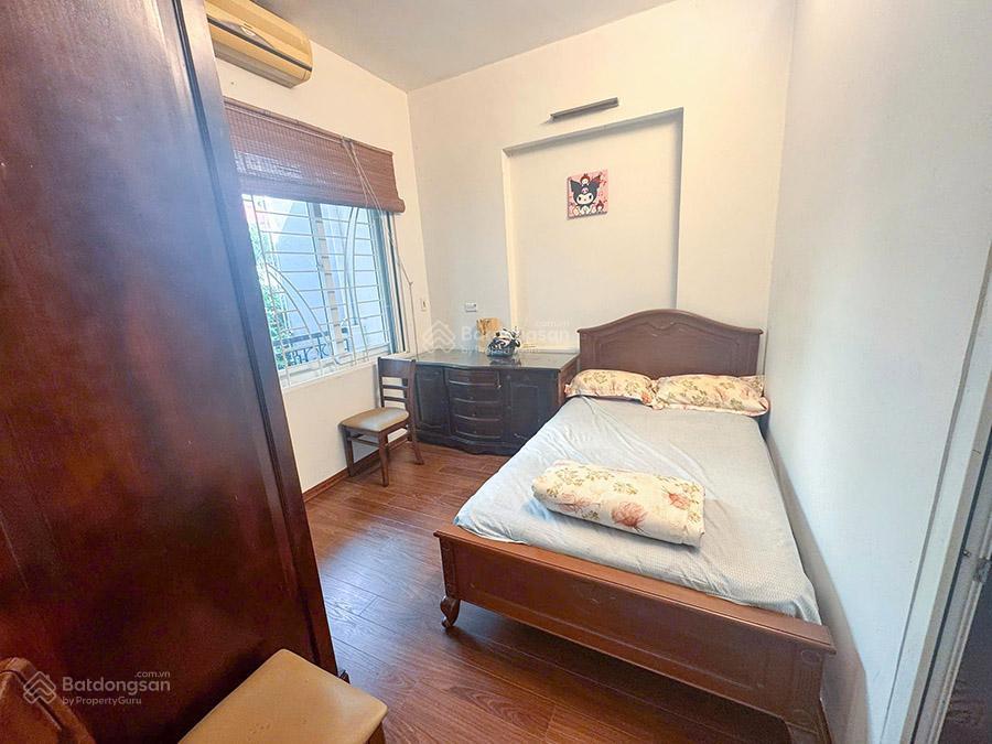 Cho thuê nhà riêng 3pn tại tứ liên, có gara ô tô và sân trước