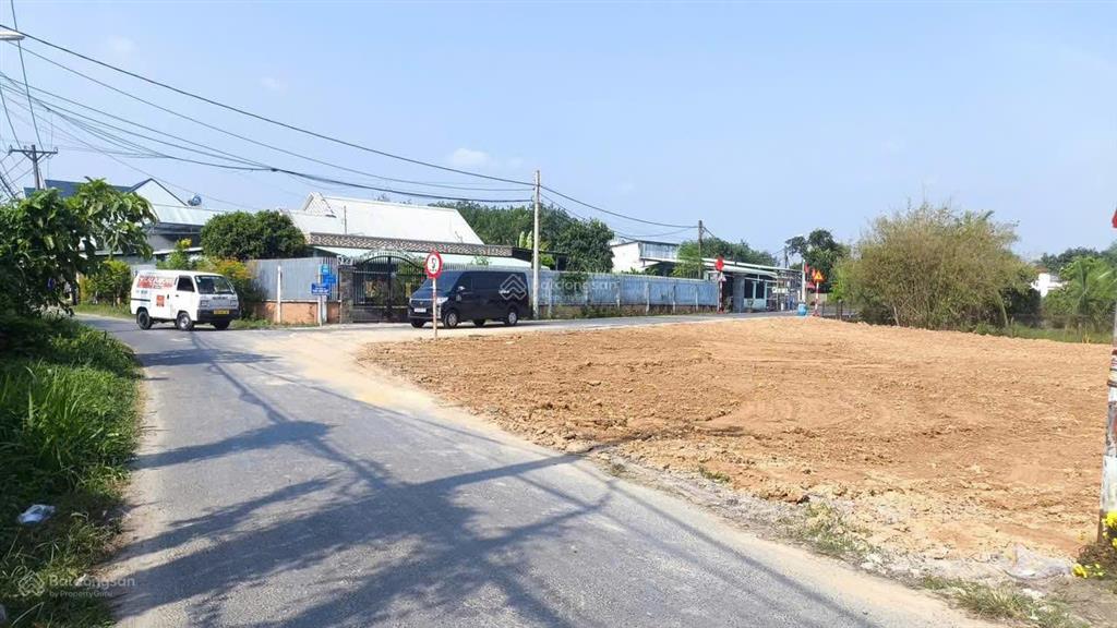 Đất diện tích lớn 1000m2  có thổ cư gần kcn tây bắc giá hơn 1 tỷ xíu sở hữu ngay