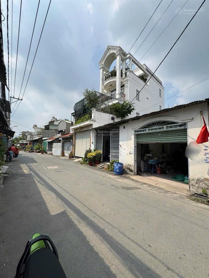 Nhà nát 4x25 vị trí vip xe hơi thông sát bên gò vấp