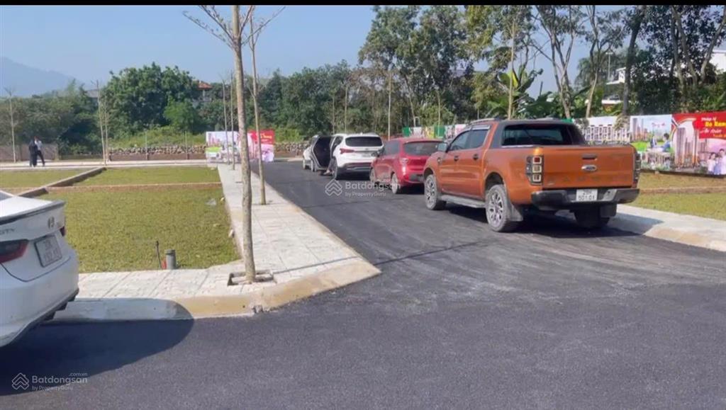 Đất nằm ở lõi đô thị hòa lạc, sát khu tđc vai réo, dân cư đông đúc, nhu cầu thật, gần đhqg, metro