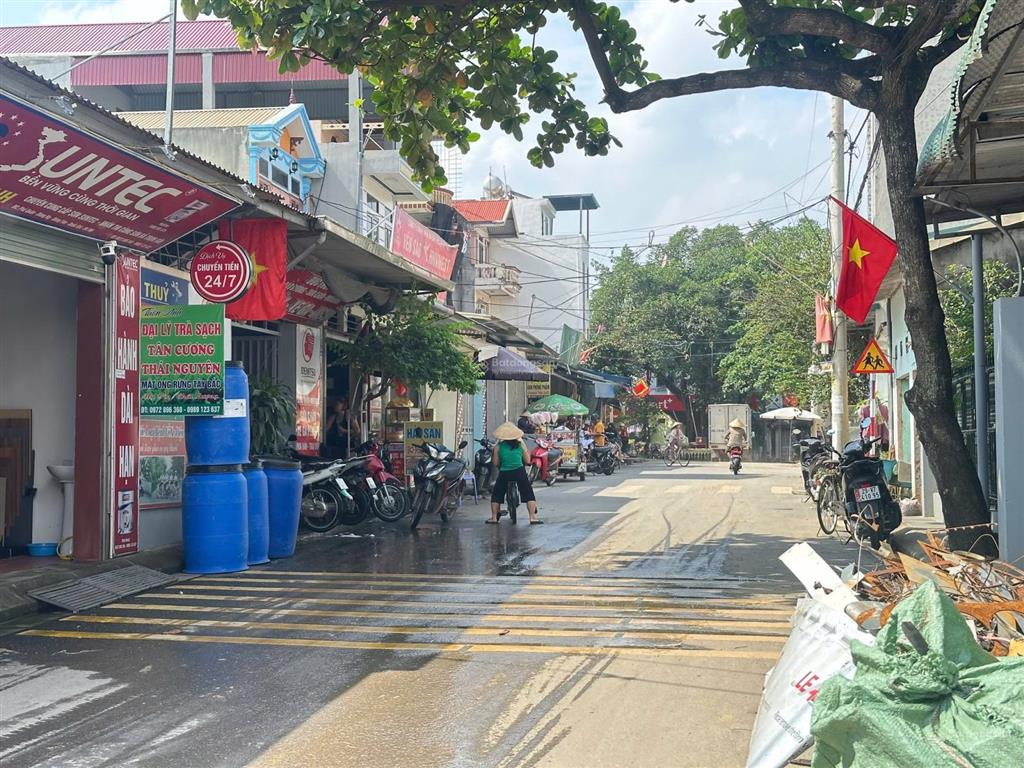 Hiếm! nhỉnh 3 tỷ có ngay lô đất view hồ tại thôn 6 hòa lạc đẹp như mơ, sát đhqg,fpt.  0372 231 ***