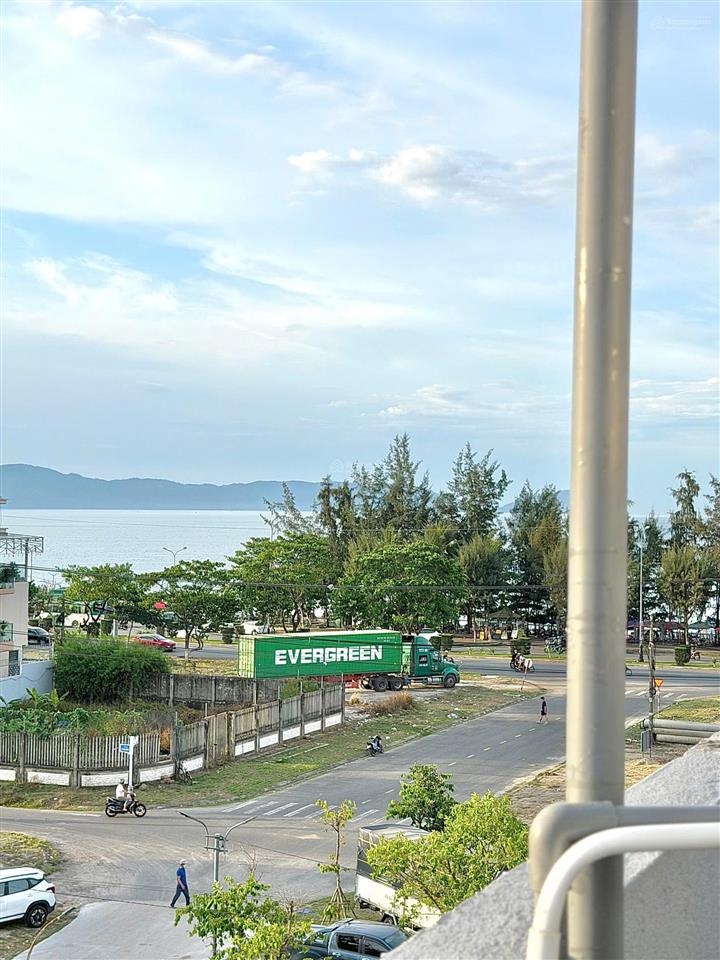 Cho thuê nhà 3,5 tầng mới tinh view biển nguyễn tất thành bãi tắm trước mặt.  sớm có ưu đãi