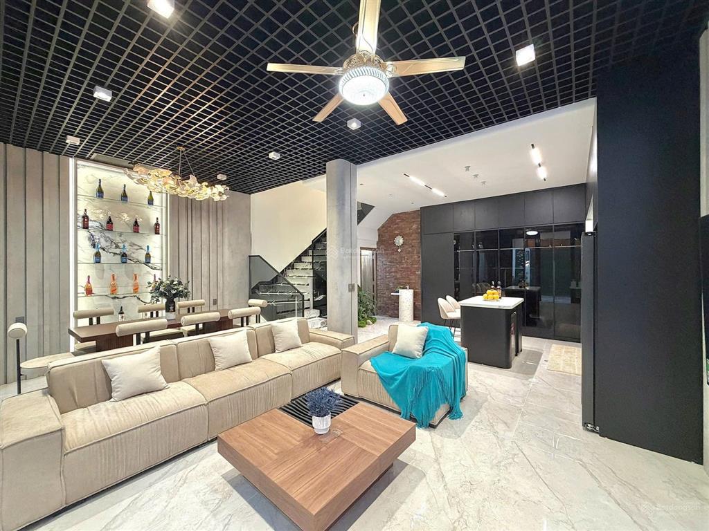 Cho thuê nhà 3,5 tầng mới tinh view biển nguyễn tất thành bãi tắm trước mặt.  sớm có ưu đãi