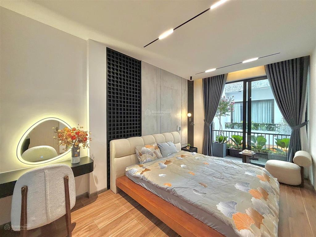 Cho thuê nhà 3,5 tầng mới tinh view biển nguyễn tất thành bãi tắm trước mặt.  sớm có ưu đãi