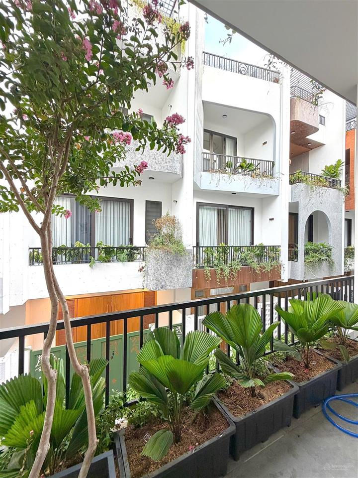Cho thuê nhà 3,5 tầng mới tinh view biển nguyễn tất thành bãi tắm trước mặt.  sớm có ưu đãi