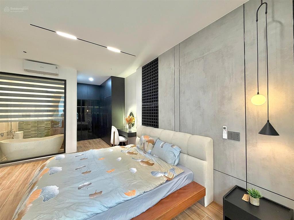 Cho thuê nhà 3,5 tầng mới tinh view biển nguyễn tất thành bãi tắm trước mặt.  sớm có ưu đãi