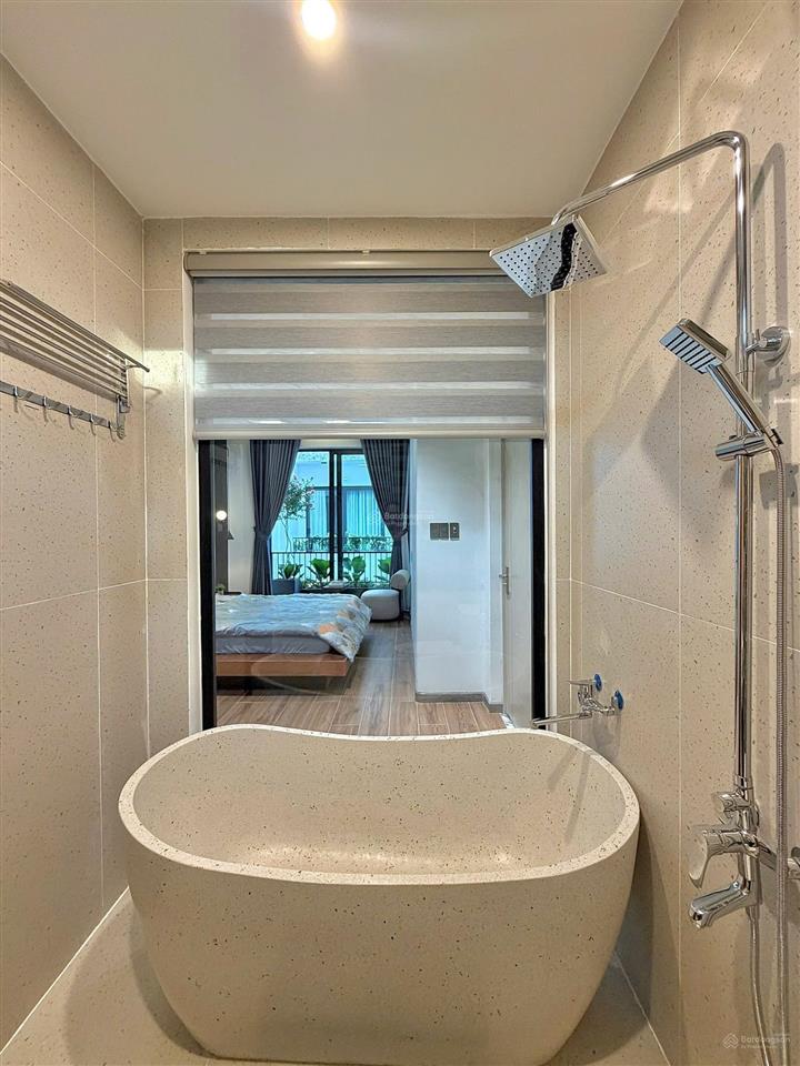 Cho thuê nhà 3,5 tầng mới tinh view biển nguyễn tất thành bãi tắm trước mặt.  sớm có ưu đãi