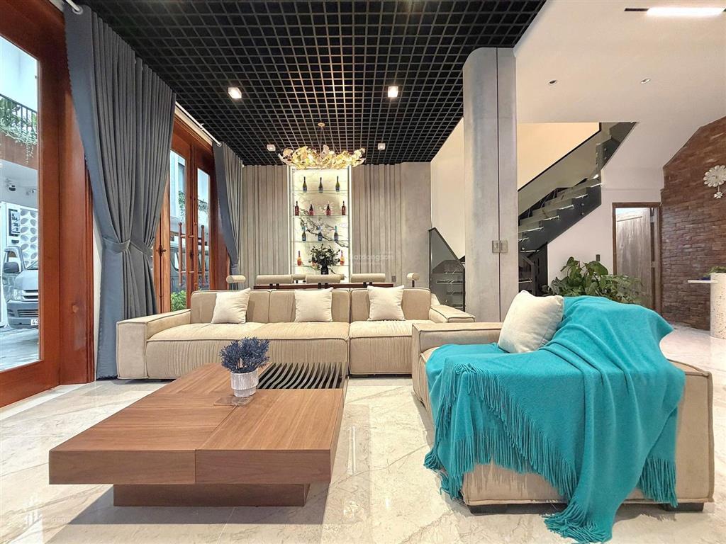 Cho thuê nhà 3,5 tầng mới tinh view biển nguyễn tất thành bãi tắm trước mặt.  sớm có ưu đãi