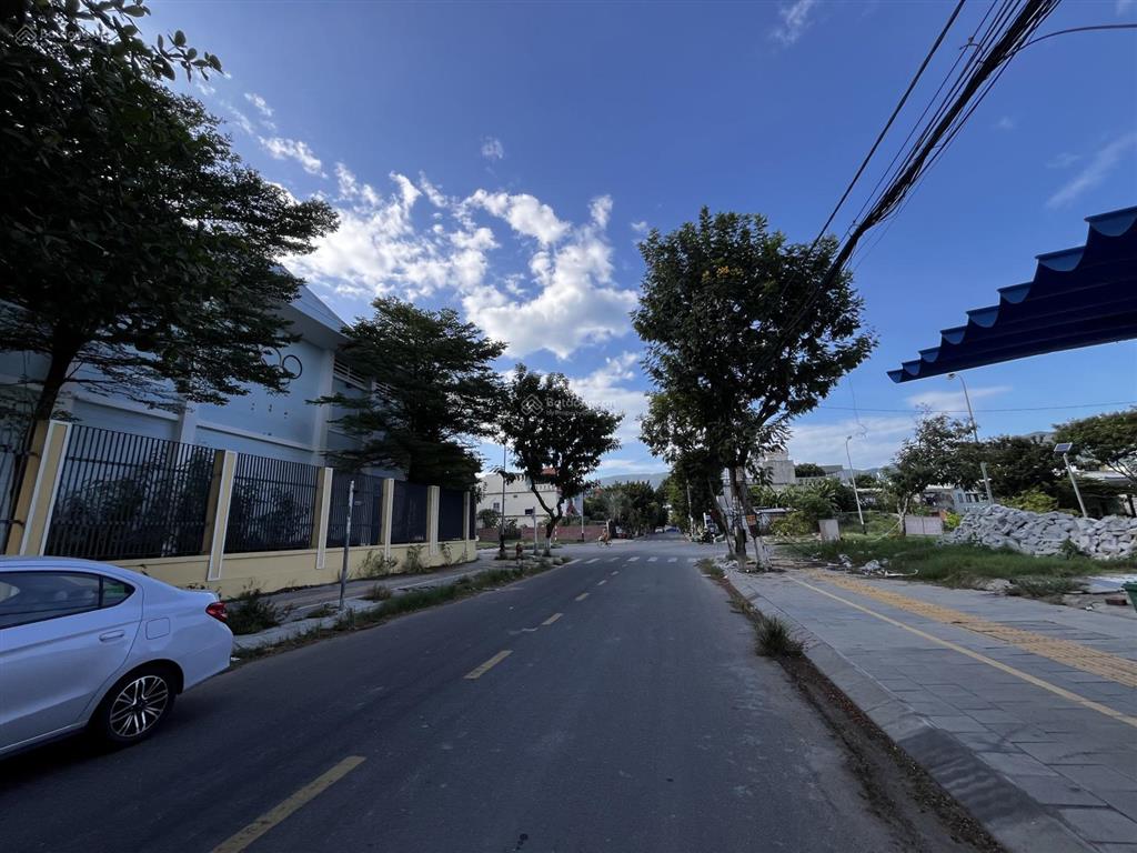 Bán đất sát biển sơn trà, đường 7m5, đối diện trường học, sát ngã 4 phù hợp kinh doanh cho thuê