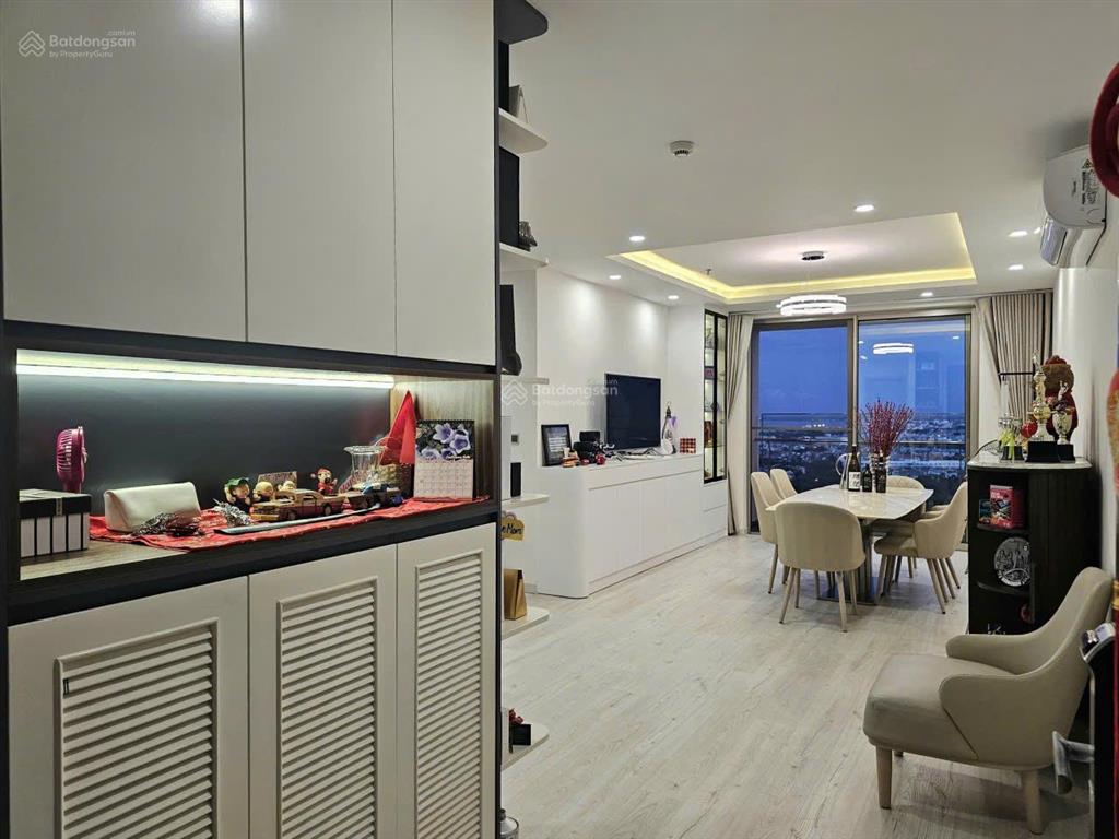 Bán căn hộ midtown 110m2 2pn 3wc vị trí đẹp căn góc hướng đông nam lầu cao nhà đẹp nội thất đẹp