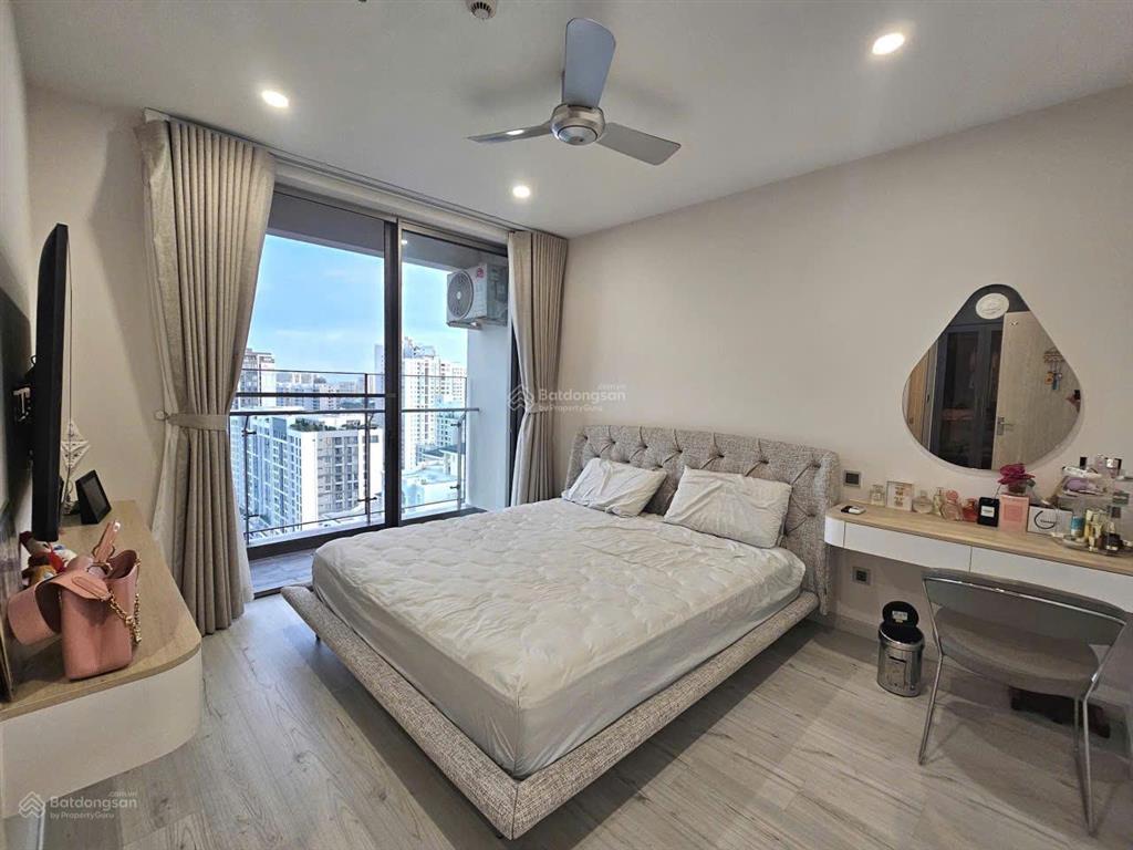 Bán căn hộ midtown 110m2 2pn 3wc vị trí đẹp căn góc hướng đông nam lầu cao nhà đẹp nội thất đẹp