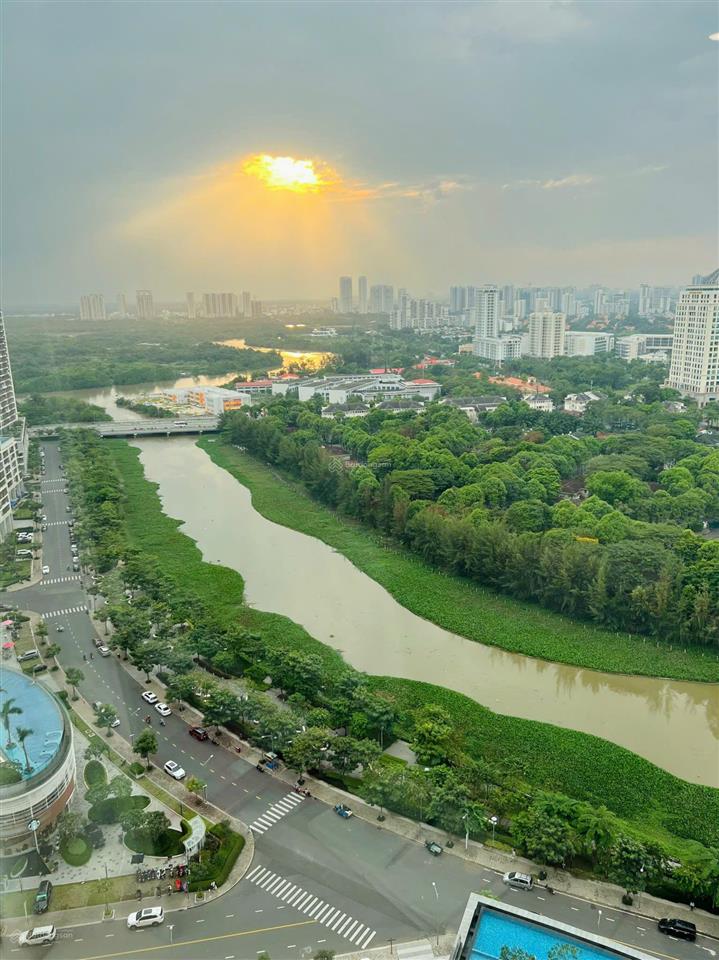 Cần bán căn hộ the peak m8  midtown 2pn 80m2  view đông nam  nội thất derco đẹp